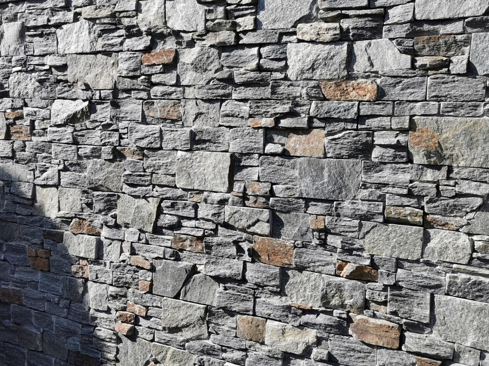 Steinmauer von H & W Fliesen in Axams