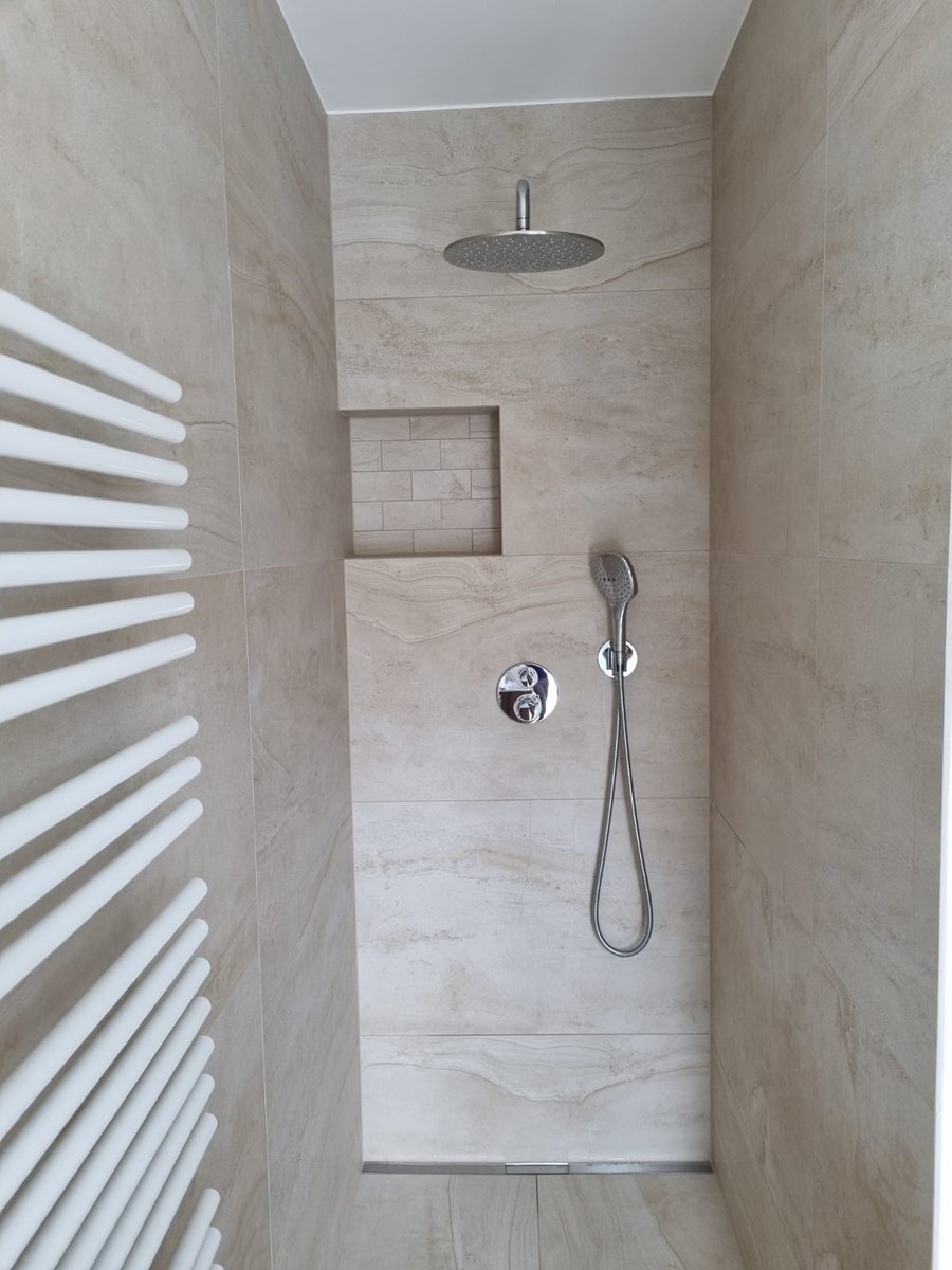 geflieste Dusche von H & W Fliesen in Axams