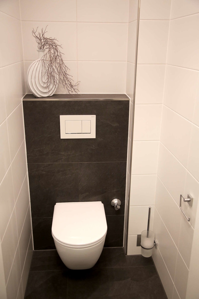 geflieste Toilette von H & W Fliesen in Axams